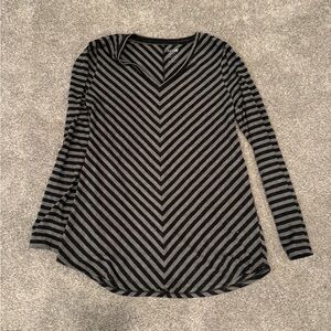 Apt. 9 Black and Gray Chevron Long Sleeve Top